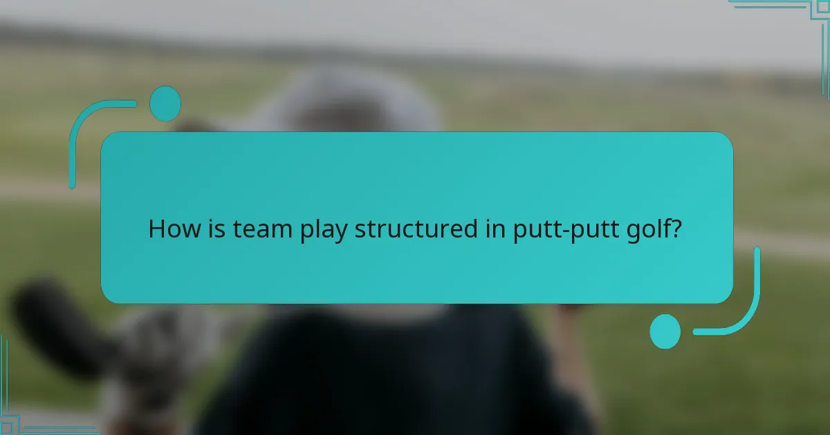 How is team play structured in putt-putt golf?
